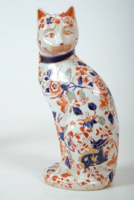 KATZE, Imari-Porzellan, weißer Fond, polychrom bemalt, Japan, 26x10x7cm, 19. Jahrhundert