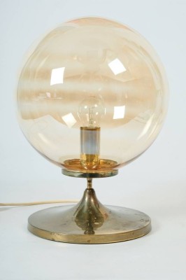 TISCHLAMPE getönte Glaskugel, schwere Metalltischlampe aus den 1970er Jahren, Höhe: 43cm, Durchmesser: 34cm