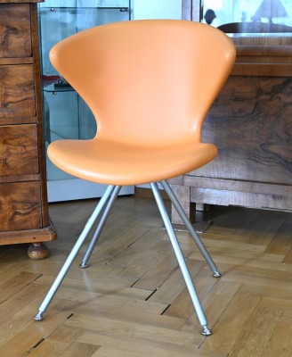 Design-Stuhl, Tonon Concept 902 mit Metallfüßen, geschwungene Form, Design Martin Ballendat (1958 Bochum), 55 x 58 x 83 cm, Farbe: Orange, sehr bequem, sehr guter Zustand