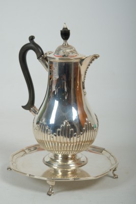 Kaffeekanne im Jugendstil-Dekor mit Holzgriff, Sterling Silber 925, punziert 