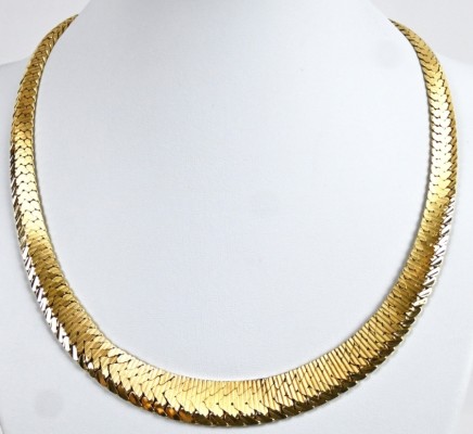 Collier, flaches, poliertes Band aus kleinen geometrischen Gliedern im Verlauf, Kastenschloss mit Sicherheitsacht, Gelbgold 750, punziert, Goldschmiedestempel, 82,4g, Länge um 40 cm