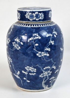 Vase mit Deckel der Qing-Dynastie/Kangxi-Periode, 