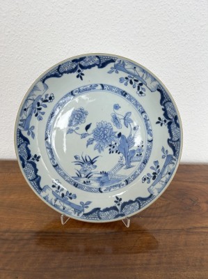 Teller blau, China, Durchmesser 25,5 cm.