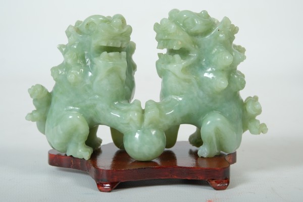 Wächterlöwen aus Jade, China, mit Sockel.