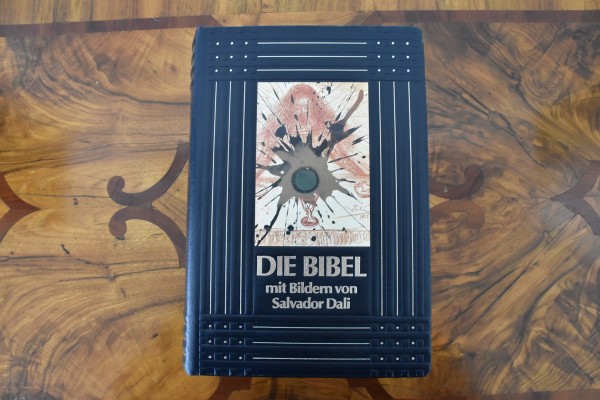 Die Bibel, mit Illustrationen von Salvador Dali, Verlag: Weltbild, 1987.