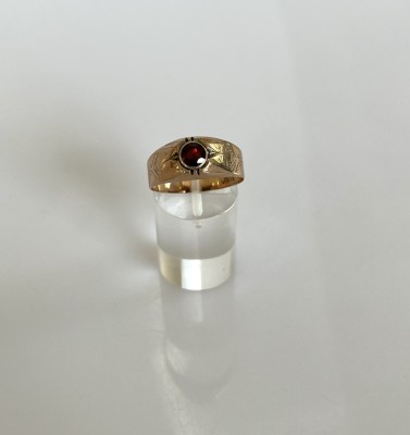 Ring, mit Verzierungen und Stein, 333 Roségold, Größe 65.