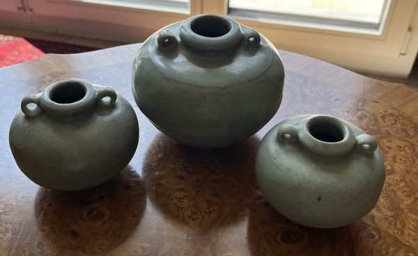 Celadon-Set, bestehend aus drei Gefäßen, wohl Yuan-Periode, China.