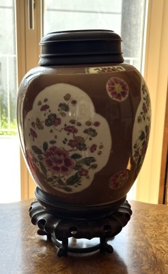 Café au Lait Jar, Famille Rose, wohl Ching-Periode, China.