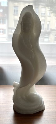 Skulptur aus weißer Jade, vollplastische Darstellung, China.