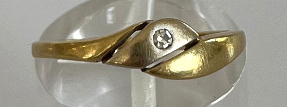 Goldring mit kleinem Brillant, 750 GG, Größe 53.