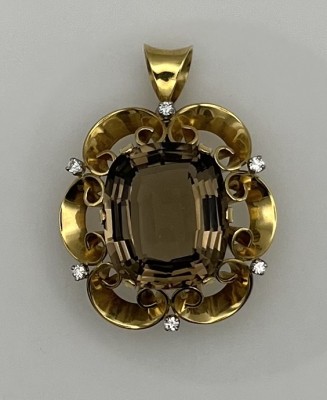 Brosche / Anhänger mit Rauchquarz, 750er Gelbgold, getestet, sechs Brillanten, insgesamt um 0,18ct.