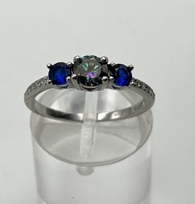 Ring, 925 Sterlingsilber mit rundgeschliffenem Regenbogen-Moissanit, 0,5 ct, Größe 54.