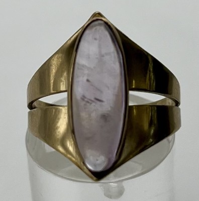 Goldring mit hellem Amethyst, 333er Gelbgold, Größe 56. Ovaler, heller Amethyst in Goldfassung. 3,26g.