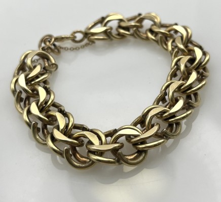 Grobgliedriges Goldarmband, 417er Gelbgold mit 10kt punziert, Durchmesser ca. 5 cm. Mehrgliedriges Armband mit Sicherheitskette. 36,8g.