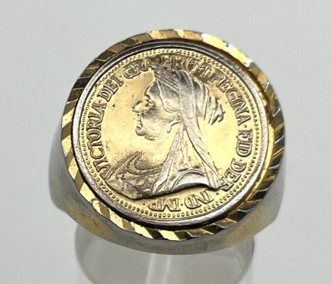 Ring, Queen Victoria Kunstmünze, in Silber, teilweise vergoldet, Größe 68. Durchmesser der Münze 2cm, 21,87g.