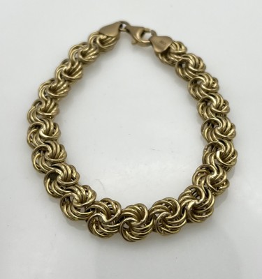 Goldarmband, 333er Gelbgold, 20cm. Schön gegliedertes Armband in Knotenoptik. 7,55g.