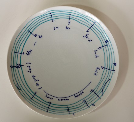 Rosenthal-Künstlerteller Hans Werner Henze, Durchmesser 25 cm, im Originalkarton.