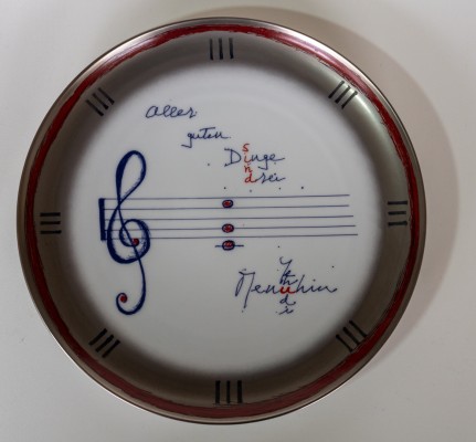 Rosenthal-Künstlerteller Yehudi Menuhin, Durchmesser 25 cm, im Originalkarton.