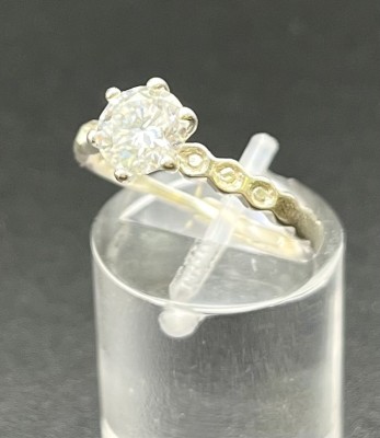 Solitär Ring, 925 Sterlingsilber mit einem rundschnitt Moissanit, 1 ct, Größe 55.