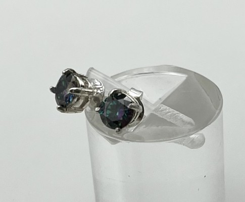 Paar Ohrstecker, Regenbogen-Moissanit, 0,5 ct, in Silber gefasst.