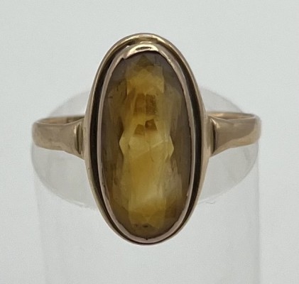 Bernsteinring, 585er Gelbgold, Größe 54. Ein Ovaler Bernstein in einer Goldfassung. 2,75g.