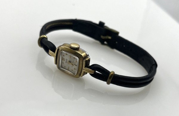 Armbanduhr BEHA mit Walzgolddoublé, Swiss made, Lederarmband.