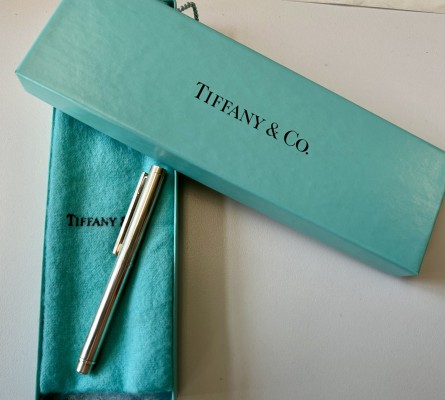 Tiffany & Co. Dreh-Kugelschreiber, in Original Säckchen und Box.