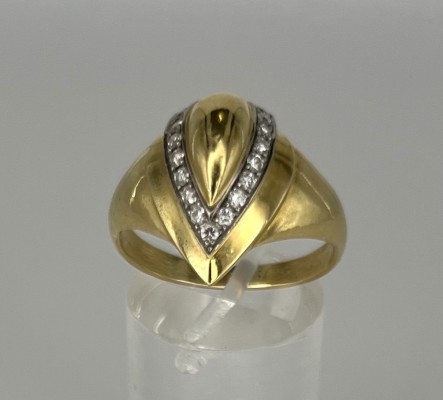 Ring mit tropfenförmiger Schauseite, Gelbgold 750 (punziert).