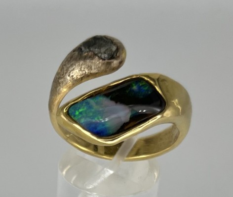 Design-Ring, Gelbgold 750 (punziert und geprüft).