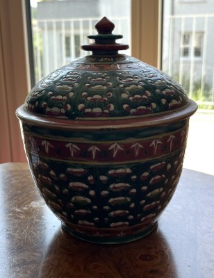 Große Bencharong / Benjarong / Jar, 19. Jahrhundert, China.