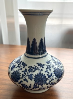 QuingHua Vase, bauchige Form, China.