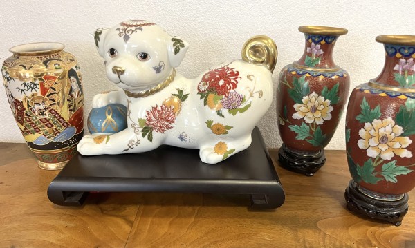 Porzellan Konvolut bestehend aus: zwei Cloisonné Vasen, einer Satsuma Vase und Porzellanfigur Franklin Mint 