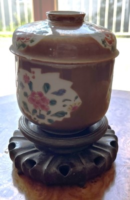 Café au Lait Jar, Famille Rose, wohl Ching-Periode, China.