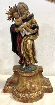 Maria mit Jesuskind, wohl Lindenholz.