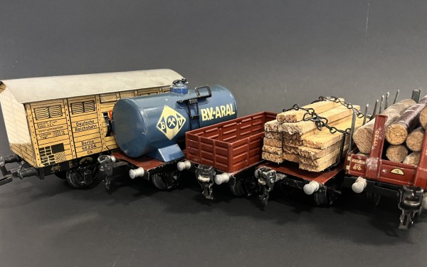 Märklin sechs Güterwagen, Spur 0.