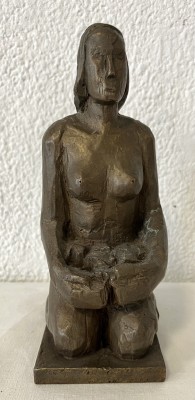 Schneider-Sato, Hardy (1919-2002) Kniende Frau, 1939, Bronzeskulptur.