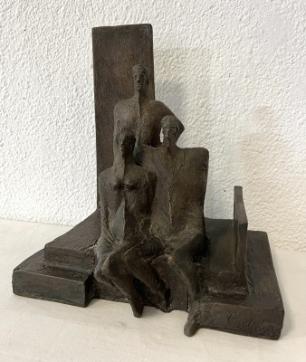 Thiel, Wolfgang (geboren 1951) Sitzgruppe am Brunnen, Bronzeskulptur.